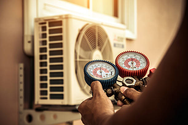 Professional Hvac Installation technician working in Clinton, AR